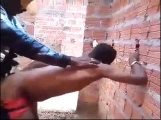Ajudante Fez Sexo com Pedreiro Pauzudo na Obra