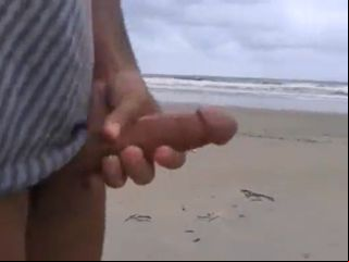 Homem Gostoso com o Pau Marcando se Masturbando